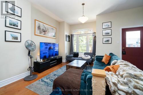 62 Lakeview Avenue, Toronto, ON - Indoor Photo Showing Living Room