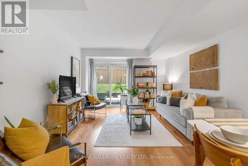 105 - 262 St Helens Avenue, Toronto, ON - Indoor Photo Showing Living Room