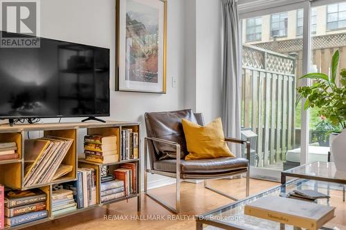 105 - 262 St Helens Avenue, Toronto, ON - Indoor Photo Showing Living Room