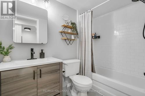 105 - 262 St Helens Avenue, Toronto, ON - Indoor Photo Showing Bathroom