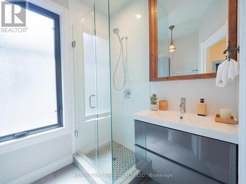 108 Carlaw Avenue, Toronto, ON - Indoor Photo Showing Bathroom