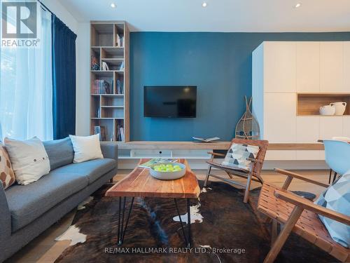 108 Carlaw Avenue, Toronto, ON - Indoor Photo Showing Living Room