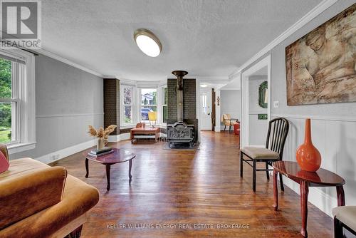 16 Squires Street, Prince Edward County (Ameliasburgh), ON - Indoor Photo Showing Living Room