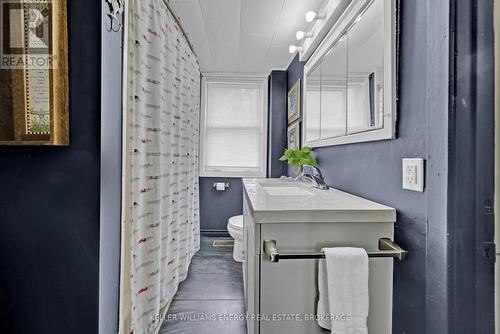 16 Squires Street, Prince Edward County (Ameliasburgh), ON - Indoor Photo Showing Bathroom