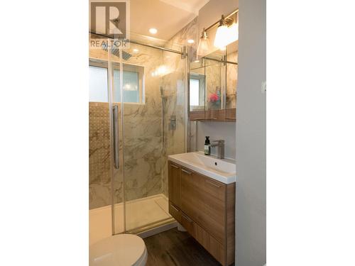 1944-1946 Hemlock Street, Prince George, BC - Indoor Photo Showing Bathroom