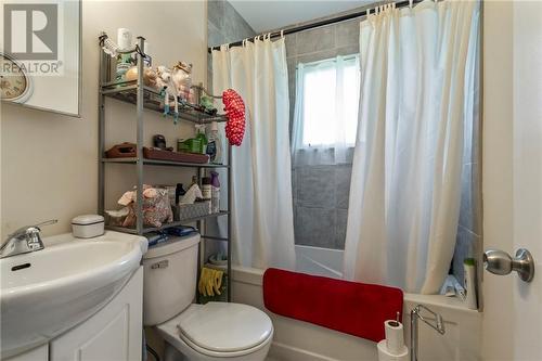 125-127 Atkinson Avenue, Moncton, NB - Indoor Photo Showing Bathroom