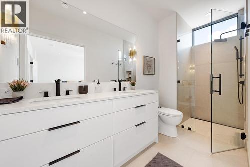 280 Anna Avenue, Naramata, BC - Indoor Photo Showing Bathroom