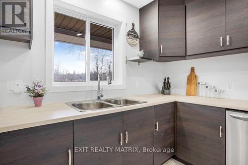 19285B County Rd 24 Road, North Glengarry, ON - Indoor Photo Showing Kitchen With Double Sink