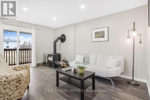 19285B County Rd 24 Road, North Glengarry, ON - Indoor Photo Showing Living Room