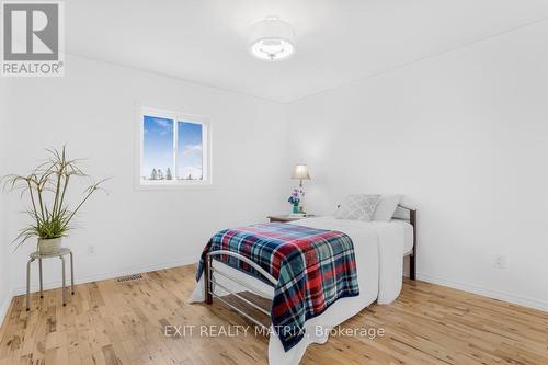 19285B County Rd 24 Road, North Glengarry, ON - Indoor Photo Showing Bedroom