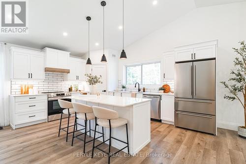 93 Summer Leigh Trail, Huntsville, ON - Indoor Photo Showing Kitchen With Upgraded Kitchen