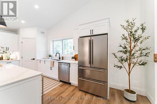 93 Summer Leigh Trail, Huntsville, ON - Indoor Photo Showing Kitchen