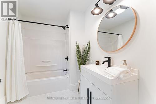 93 Summer Leigh Trail, Huntsville, ON - Indoor Photo Showing Bathroom