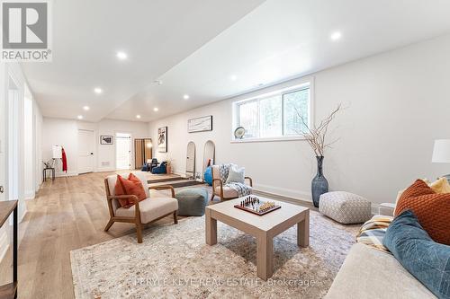 93 Summer Leigh Trail, Huntsville, ON - Indoor Photo Showing Living Room