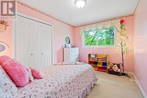 11676 Burnaby Road, Wainfleet, ON - Indoor Photo Showing Bedroom