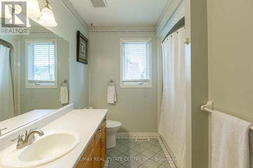 591 Bentinck Drive, St. Clair, ON - Indoor Photo Showing Bathroom