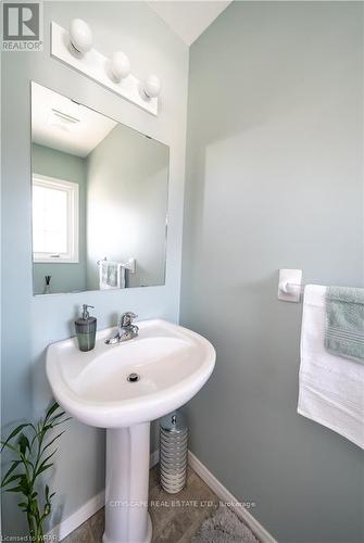 493 Beaumont Crescent, Kitchener, ON - Indoor Photo Showing Bathroom