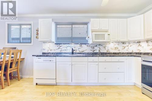 128 Cook Avenue, Fort Erie, ON - Indoor Photo Showing Kitchen