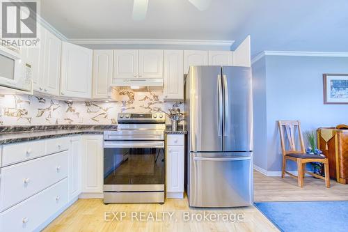 128 Cook Avenue, Fort Erie, ON - Indoor Photo Showing Kitchen