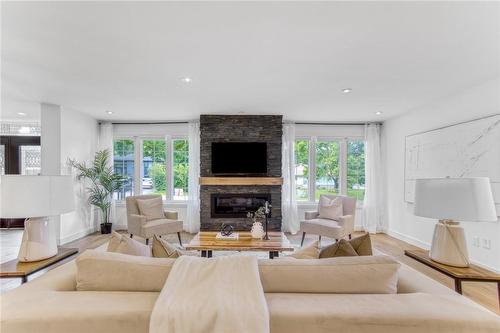 1306 Langdale Crescent, Oakville, ON 