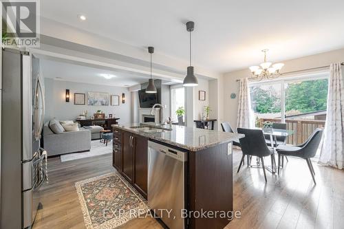 8769 Dogwood Crescent, Niagara Falls, ON - Indoor Photo Showing Kitchen With Upgraded Kitchen