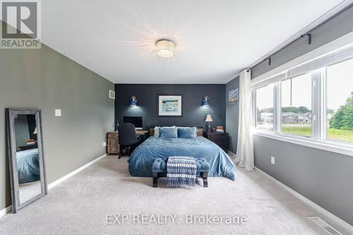 8769 Dogwood Crescent, Niagara Falls, ON - Indoor Photo Showing Bedroom