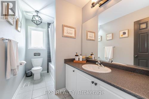 8769 Dogwood Crescent, Niagara Falls, ON - Indoor Photo Showing Bathroom