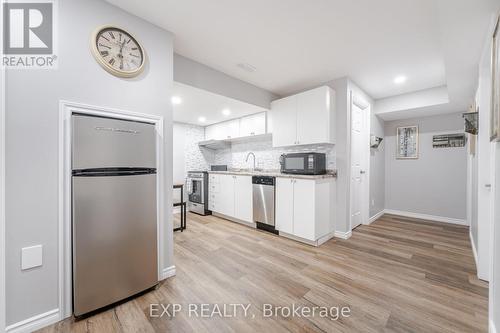 8769 Dogwood Crescent, Niagara Falls, ON - Indoor Photo Showing Kitchen