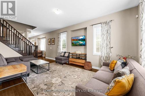 1 Zephyr Road, Caledon, ON - Indoor Photo Showing Living Room