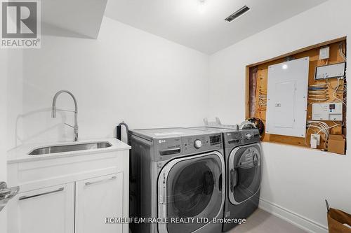1 Zephyr Road, Caledon, ON - Indoor Photo Showing Laundry Room