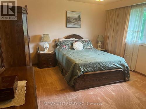 3537 Wisner Road, Mississauga, ON - Indoor Photo Showing Bedroom