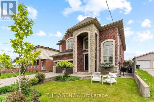 7 Compton Crescent, Toronto, ON - Outdoor With Facade