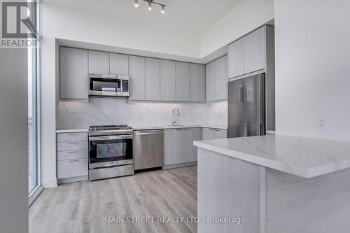 1509 - 185 Deerfield Road, Newmarket (Central Newmarket), ON - Indoor Photo Showing Kitchen With Upgraded Kitchen