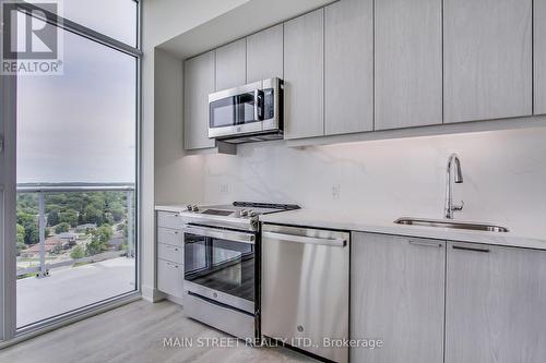 1509 - 185 Deerfield Road, Newmarket (Central Newmarket), ON - Indoor Photo Showing Kitchen With Upgraded Kitchen