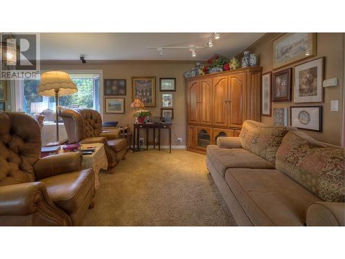 3835 N Cariboo 97 Highway, Williams Lake, BC - Indoor Photo Showing Living Room