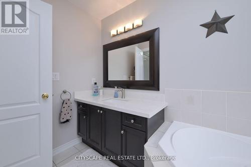 137 Mclaughlin Avenue N, Milton (Willmott), ON - Indoor Photo Showing Bathroom