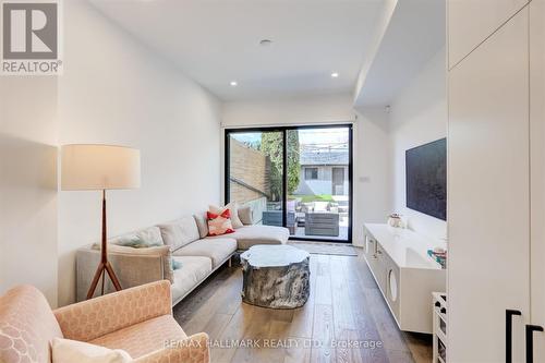 46 Borden Street, Toronto, ON - Indoor Photo Showing Living Room