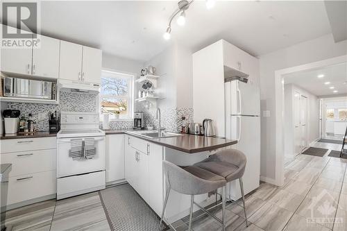 Unit 2 - 450 Byron Avenue, Ottawa, ON - Indoor Photo Showing Kitchen