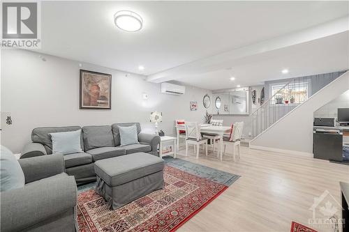 Unit 4 - 450 Byron Avenue, Ottawa, ON - Indoor Photo Showing Living Room