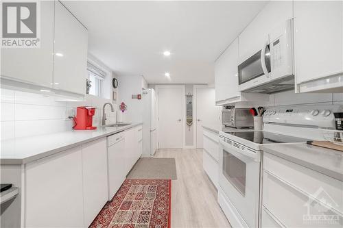 Unit 4 - 450 Byron Avenue, Ottawa, ON - Indoor Photo Showing Kitchen