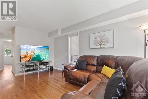 Living room with extra window (end unit) - 210 Rolling Meadow Crescent, Ottawa, ON 