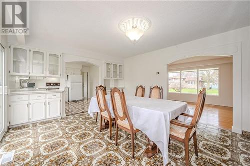 127 Applewood Crescent, Guelph, ON - Indoor Photo Showing Dining Room