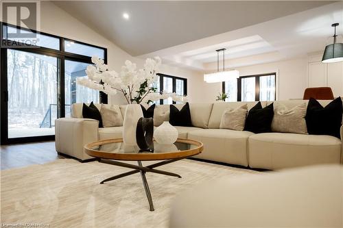 2008 Witmer Road, Petersburg, ON - Indoor Photo Showing Living Room