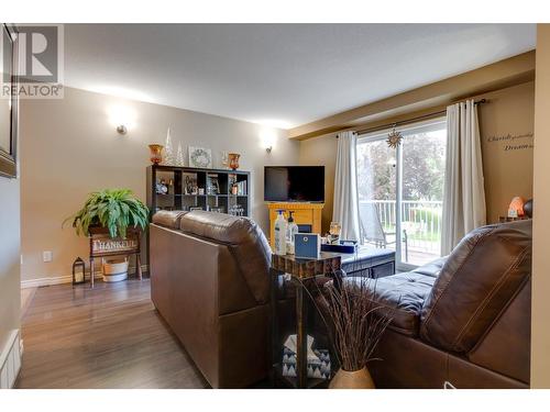 105 3307 Westwood Drive, Prince George, BC - Indoor Photo Showing Living Room