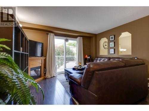 105 3307 Westwood Drive, Prince George, BC - Indoor Photo Showing Living Room