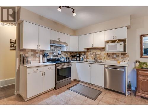 105 3307 Westwood Drive, Prince George, BC - Indoor Photo Showing Kitchen With Double Sink