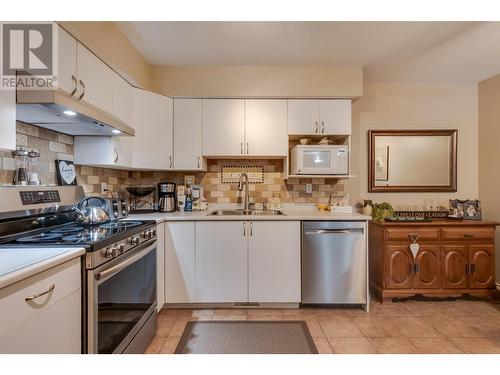 105 3307 Westwood Drive, Prince George, BC - Indoor Photo Showing Kitchen With Double Sink