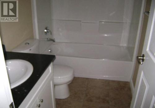 1716 Willowbrook Crescent Unit# 203, Dawson Creek, BC - Indoor Photo Showing Bathroom