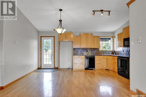 108 Park Street, Grand Coulee, SK - Indoor Photo Showing Kitchen