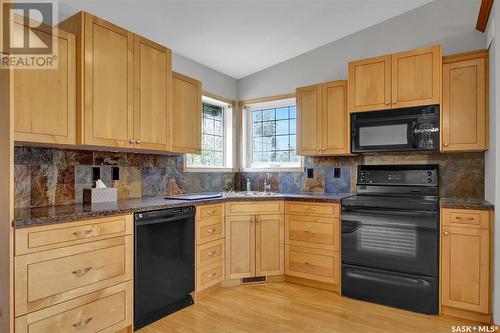 108 Park Street, Grand Coulee, SK - Indoor Photo Showing Kitchen